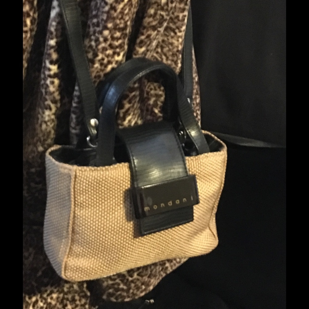 Adorable Mondani leather and weave bag